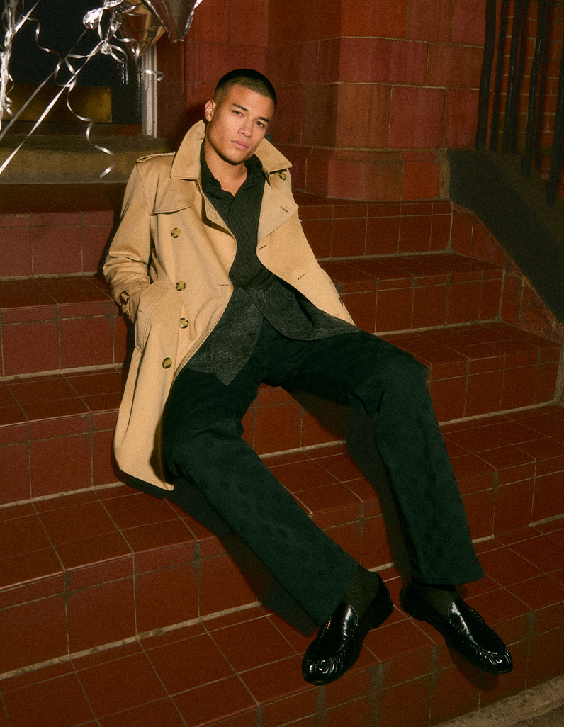 Casual, everyday trench coat outfit, model wears pieces by Bottega Veneta, Alexander McQueen and Max Mara